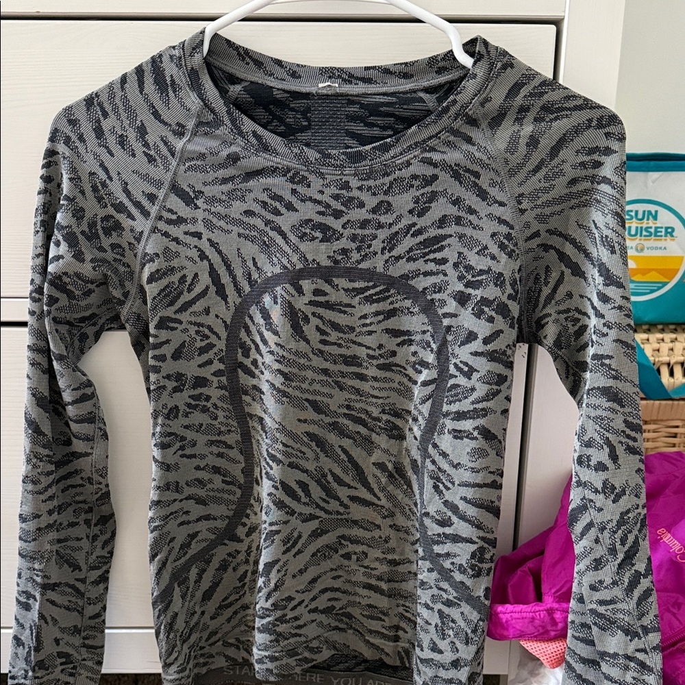 LULULEMON CHEETAH TOP